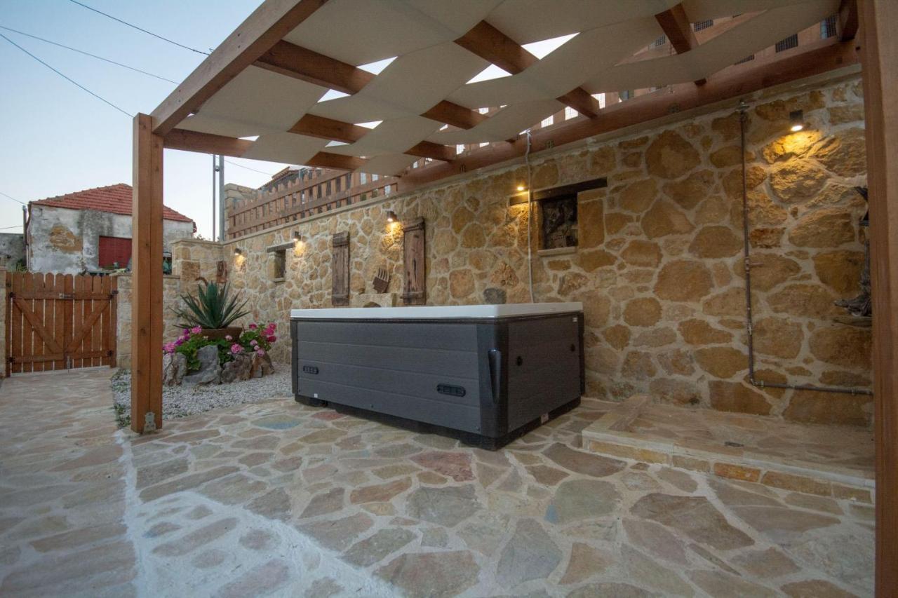 Pamelas House With Jacuzzi Kíssamos Extérieur photo
