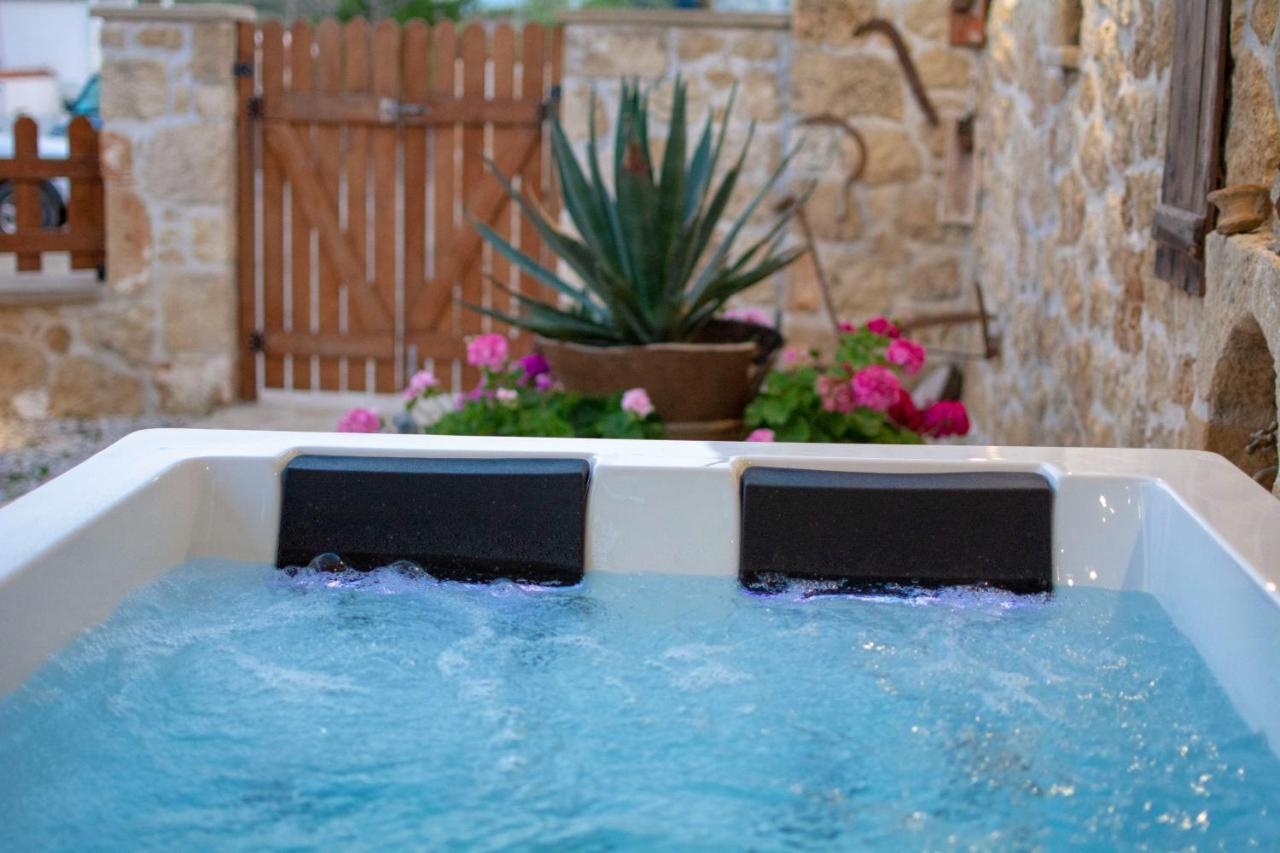 Pamelas House With Jacuzzi Kíssamos Extérieur photo