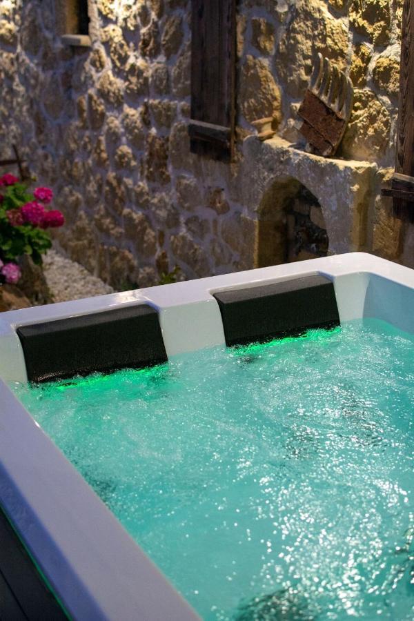 Pamelas House With Jacuzzi Kíssamos Extérieur photo